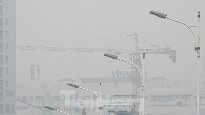 Hà Nội mịt mù sương trong buổi sáng chớm Thu - ảnh 2