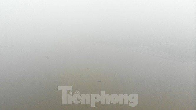 Hà Nội mịt mù sương trong buổi sáng chớm Thu - ảnh 4