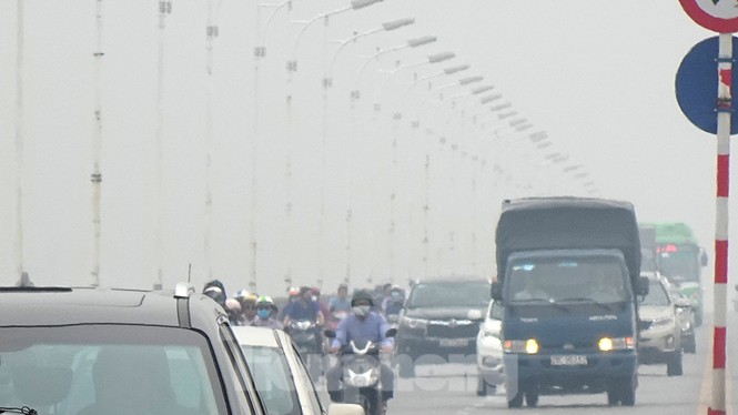 Hà Nội mịt mù sương trong buổi sáng chớm Thu - ảnh 6