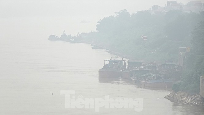 Hà Nội mịt mù sương trong buổi sáng chớm Thu - ảnh 7