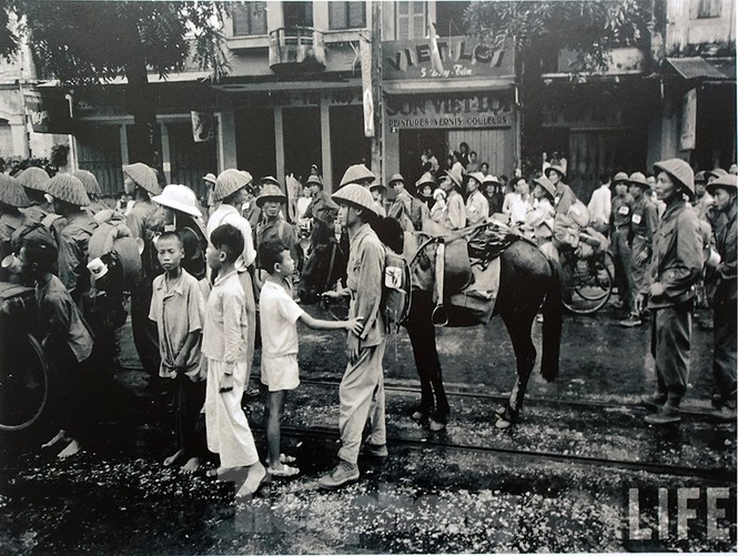 Những hình ảnh của ngày đoàn viên, ngày đoàn quân chiến thắng trở về - ảnh 11