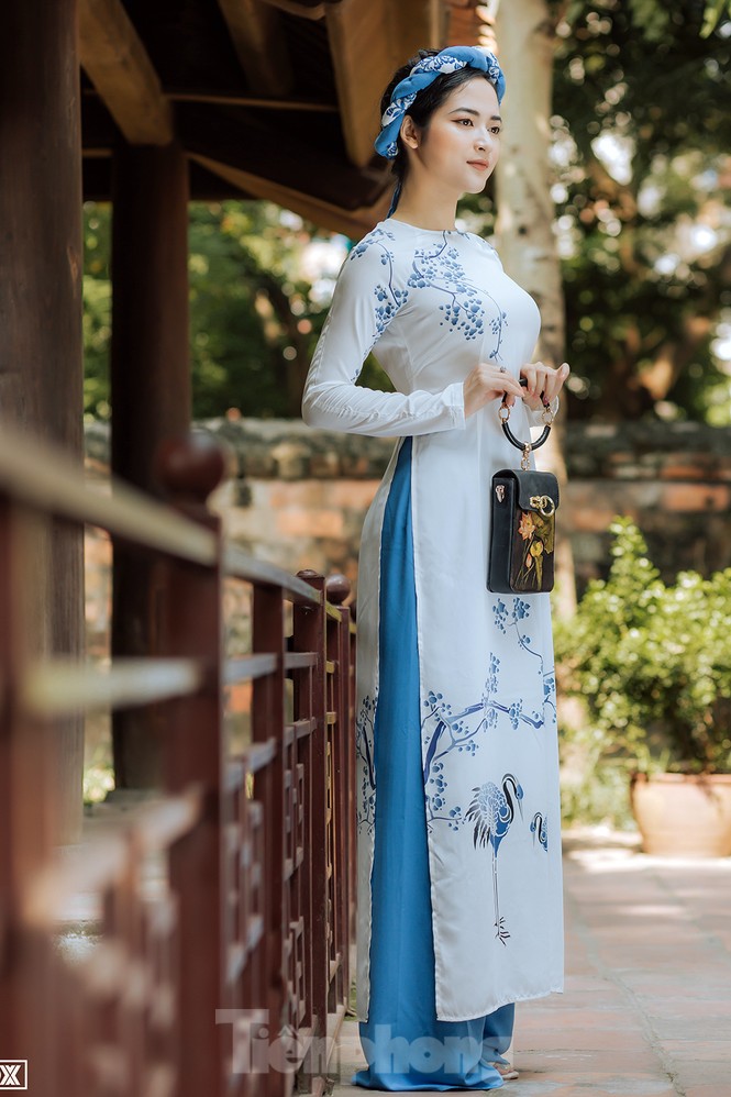 'Sắc thu Hà Nội' rực rỡ trên phố bích họa Phùng Hưng - ảnh 14