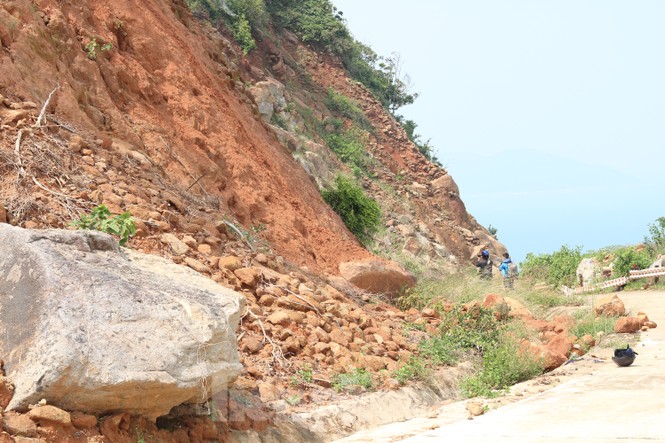 Bán đảo Sơn Trà sạt lở sau mưa bão - ảnh 5