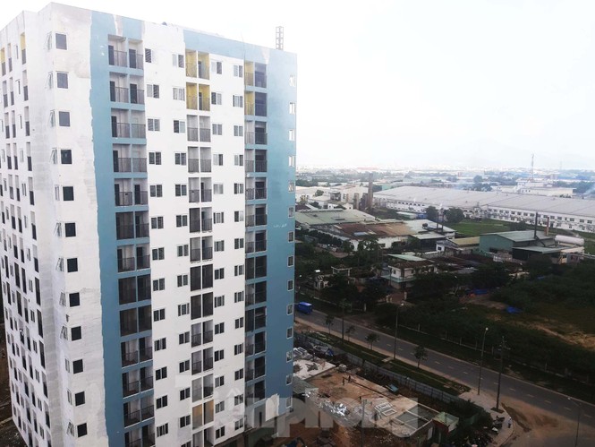 Chung cư dành cho công nhân vừa sử dụng đã xuống cấp - ảnh 1