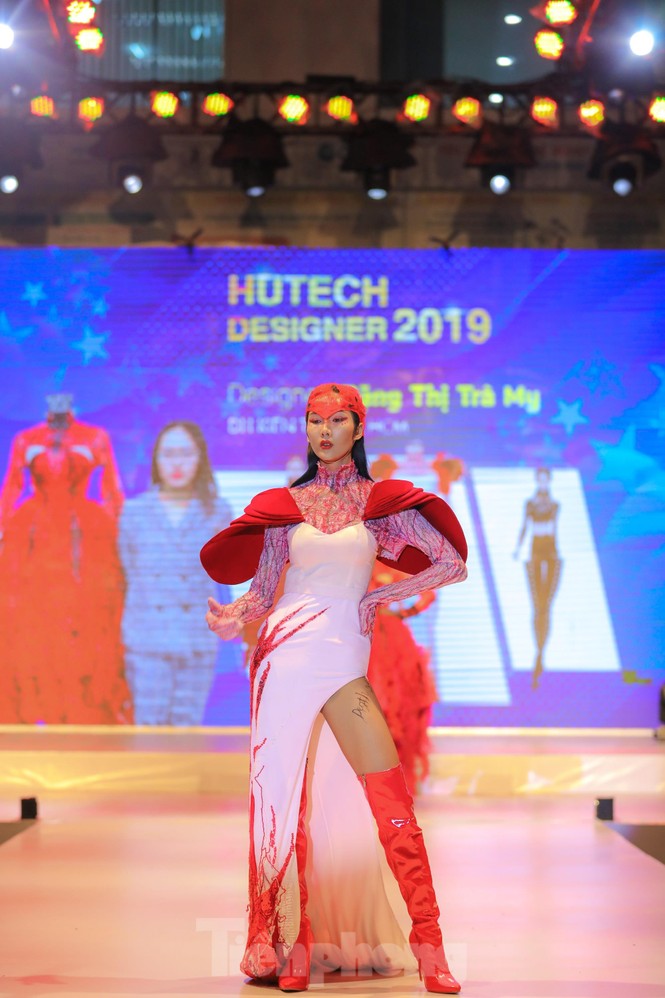 Ngắm bộ sưu tập thiết kế thời trang “lạ mắt” của học sinh, sinh viên TPHCM - ảnh 4