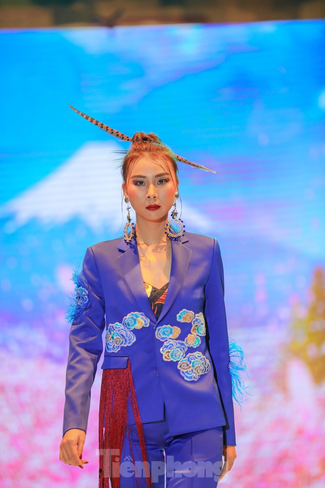 Ngắm bộ sưu tập thiết kế thời trang “lạ mắt” của học sinh, sinh viên TPHCM - ảnh 16
