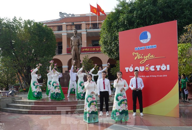 Hành trình “Tôi yêu Tổ quốc tôi” đặt chân đến Thành phố mang tên Bác - ảnh 1