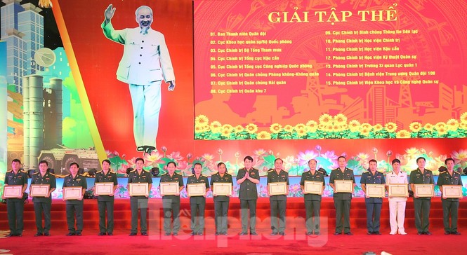 Bộ Quốc phòng trao Giải thưởng Tuổi trẻ sáng tạo - ảnh 1