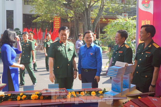 Bộ Quốc phòng trao Giải thưởng Tuổi trẻ sáng tạo - ảnh 8