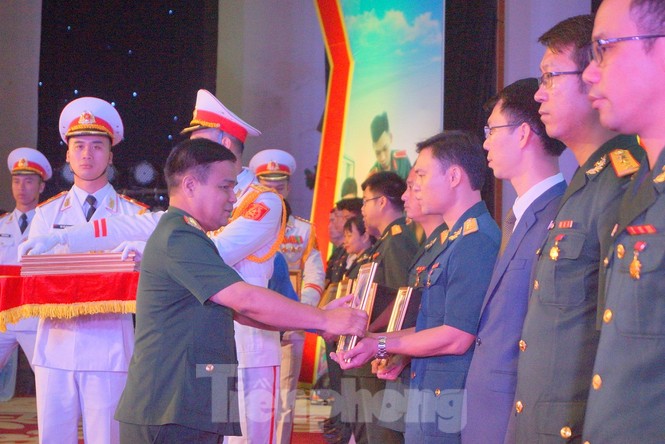 Bộ Quốc phòng trao Giải thưởng Tuổi trẻ sáng tạo - ảnh 2
