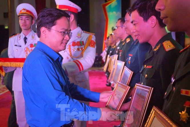 Bộ Quốc phòng trao Giải thưởng Tuổi trẻ sáng tạo - ảnh 3