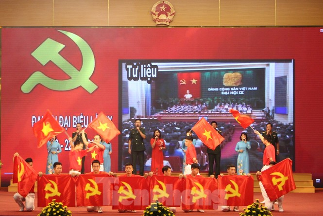 Tôn vinh điển hình học tập, làm theo gương Bác - ảnh 1