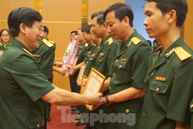 Tôn vinh điển hình học tập, làm theo gương Bác - ảnh 4