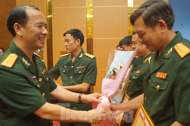 Tôn vinh điển hình học tập, làm theo gương Bác - ảnh 5