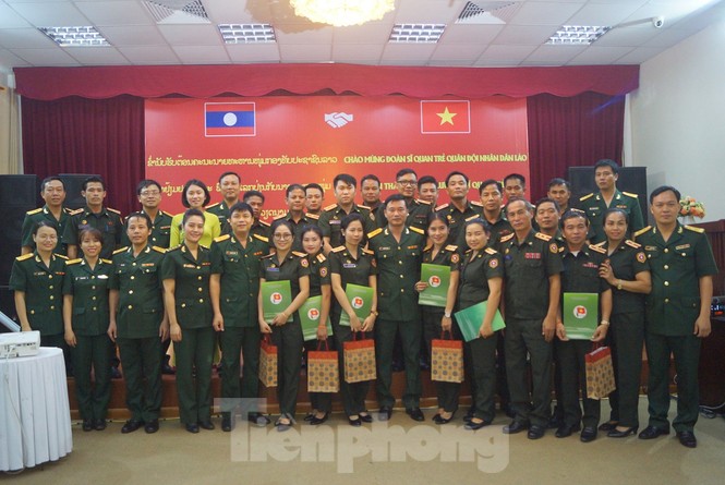 Sĩ quan trẻ Việt - Lào hội đàm tại Hà Nội - ảnh 6