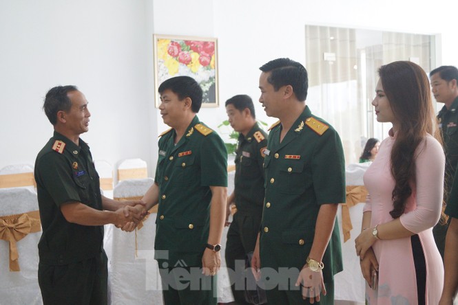 Sĩ quan trẻ Việt - Lào hội đàm tại Hà Nội - ảnh 3