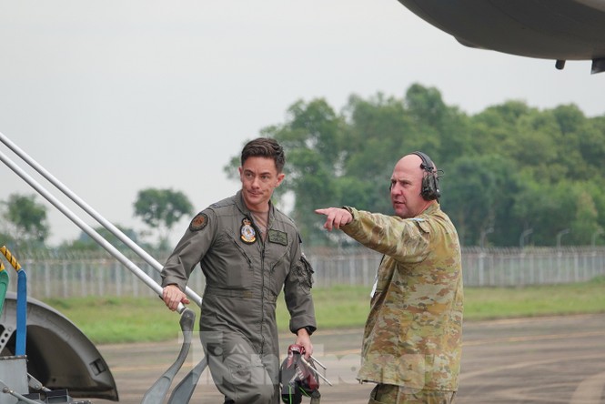 Cận cảnh vận tải cơ C-17A chở bác sĩ mũ nồi xanh Việt Nam sang Nam Sudan - ảnh 12