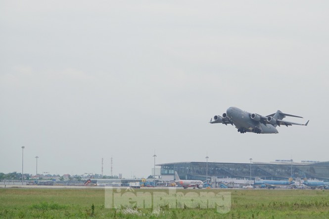 Cận cảnh vận tải cơ C-17A chở bác sĩ mũ nồi xanh Việt Nam sang Nam Sudan - ảnh 16