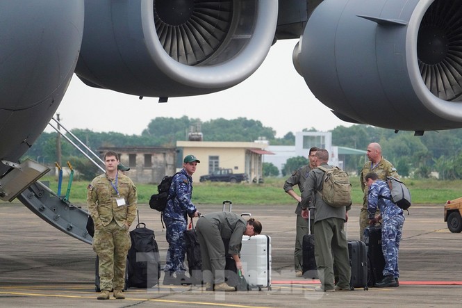 Cận cảnh vận tải cơ C-17A chở bác sĩ mũ nồi xanh Việt Nam sang Nam Sudan - ảnh 14