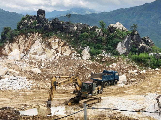 Cận cảnh công trường khai thác đá trái phép ở khu du lịch Sa Pa - ảnh 2