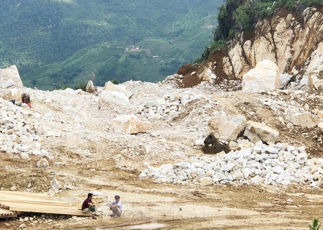 Cận cảnh công trường khai thác đá trái phép ở khu du lịch Sa Pa - ảnh 3