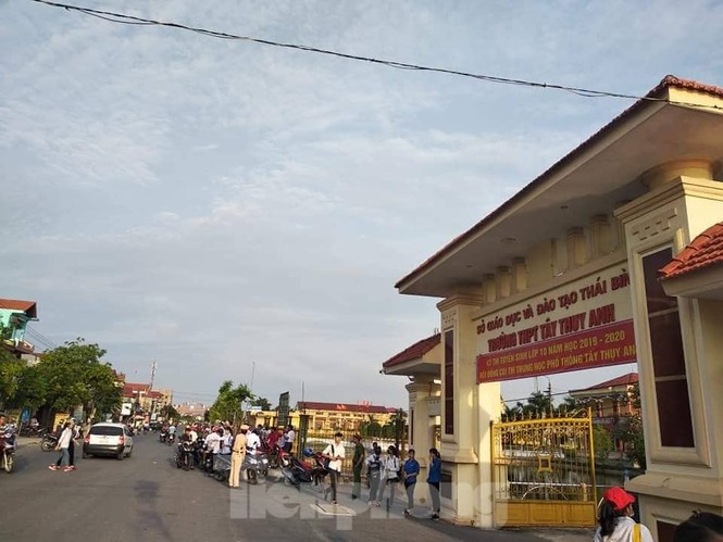 Sáng nay, gần 18.000 học sinh Thái Bình dự thi vào lớp 10 công lập - ảnh 5