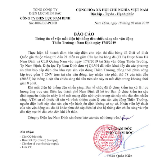 Mất điện giữa trận đấu, 3 vạn CĐV mở hội hoa đăng trên sân Thiên Trường - ảnh 6