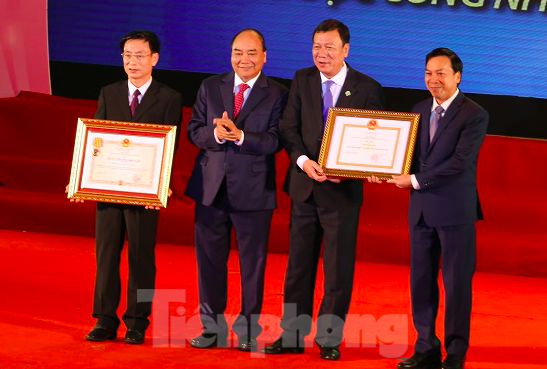 Tuyên dương điển hình và phát động tiếp tục thi đua xây dựng Nông thôn mới - ảnh 3