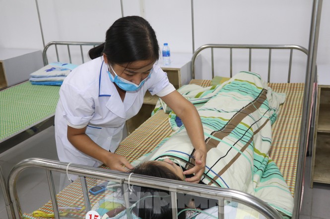 Binh chủng Hoá học vào cuộc vụ ngộ độc tập thể tại nhà máy giày da - ảnh 1