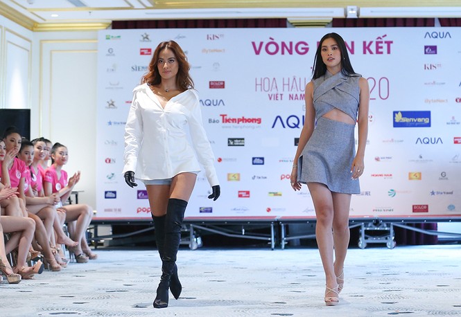 Tiểu Vy mặc gợi cảm hướng dẫn thí sinh hoa hậu catwalk và nhắn nhủ điều quan trọng - ảnh 9