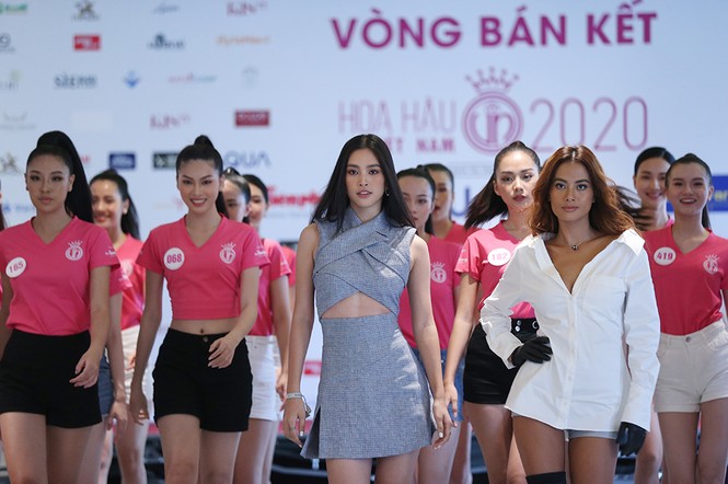 Tiểu Vy mặc gợi cảm hướng dẫn thí sinh hoa hậu catwalk và nhắn nhủ điều quan trọng - ảnh 7