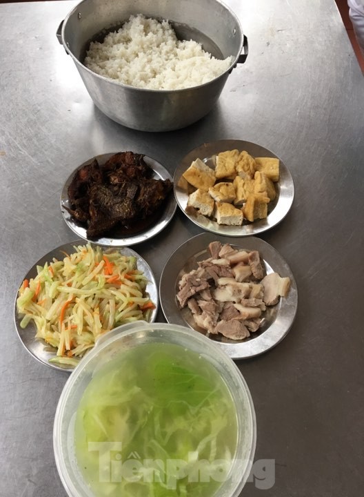 Trắng đêm cùng đội ngũ