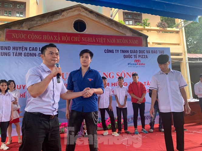 Nâng bước chân học sinh nghèo Lạng Sơn đến trường - ảnh 2