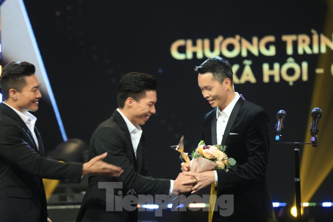 ‘Để Mị nói cho mà nghe’ phiên bản bố Sơn ‘Về nhà đi con’ và dàn nữ diễn viên hot - ảnh 7