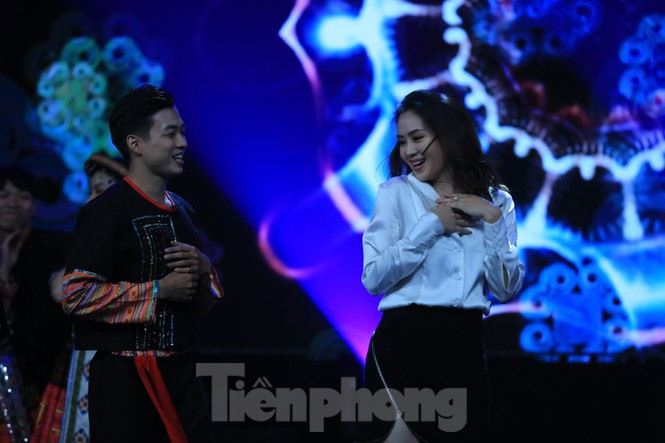‘Để Mị nói cho mà nghe’ phiên bản bố Sơn ‘Về nhà đi con’ và dàn nữ diễn viên hot - ảnh 2