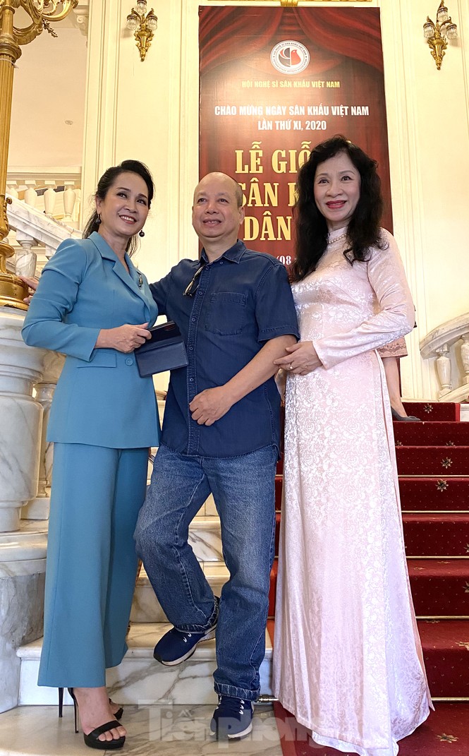 Nghệ sĩ hội ngộ Ngày giỗ tổ nghề sân khấu, NSND Tự Long hát chèo trình tổ - ảnh 2