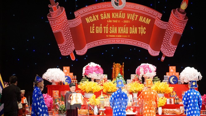 Nghệ sĩ hội ngộ Ngày giỗ tổ nghề sân khấu, NSND Tự Long hát chèo trình tổ - ảnh 5