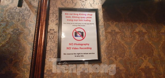 Nữ tiếp viên ăn mặc 'mát mẻ' phục vụ khách trong nhà hàng ở Sài Gòn - ảnh 8