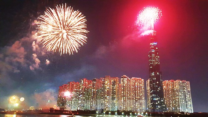 Pháo hoa rực sáng bầu trời TPHCM chào năm mới 2020 - ảnh 7