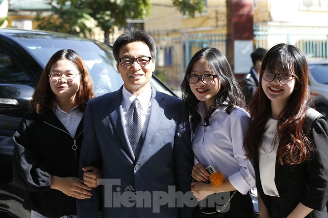 Lễ khai giảng rạng ngời và bài học lòng yêu thương dành cho tân sinh viên sư phạm - ảnh 2
