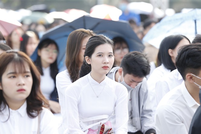 Lễ khai giảng rạng ngời và bài học lòng yêu thương dành cho tân sinh viên sư phạm - ảnh 3