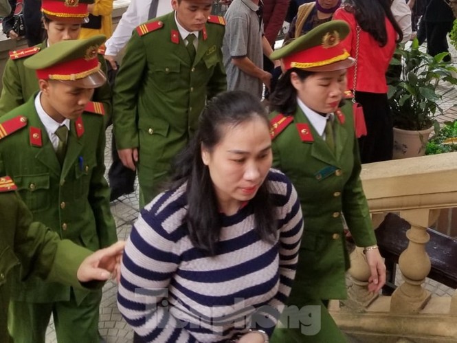 Xét xử vụ nữ thượng úy công an giúp ném ma túy vào ô tô người khác - ảnh 1