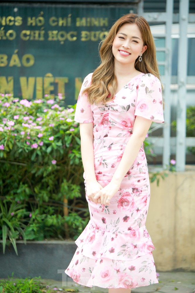 Á hậu Bùi Phương Nga rạng ngời tại buổi ra mắt chuyên trang Sinh viên Việt Nam - ảnh 7