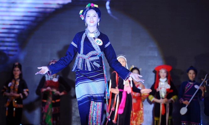 Ngắm thiếu nữ Lào Cai khoe sắc với trang phục dân tộc - ảnh 11