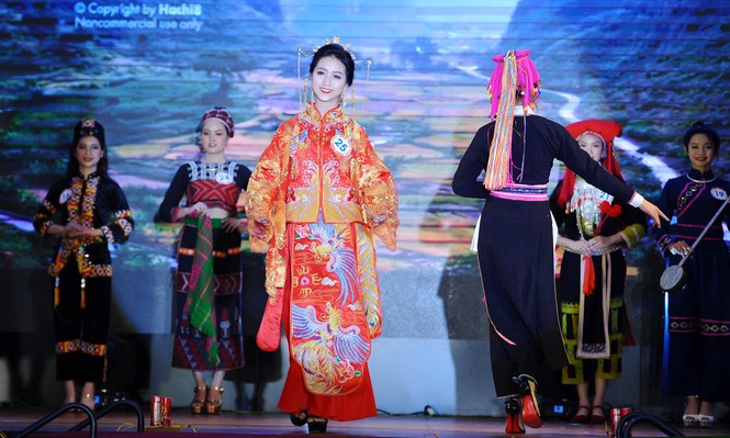 Ngắm thiếu nữ Lào Cai khoe sắc với trang phục dân tộc - ảnh 9