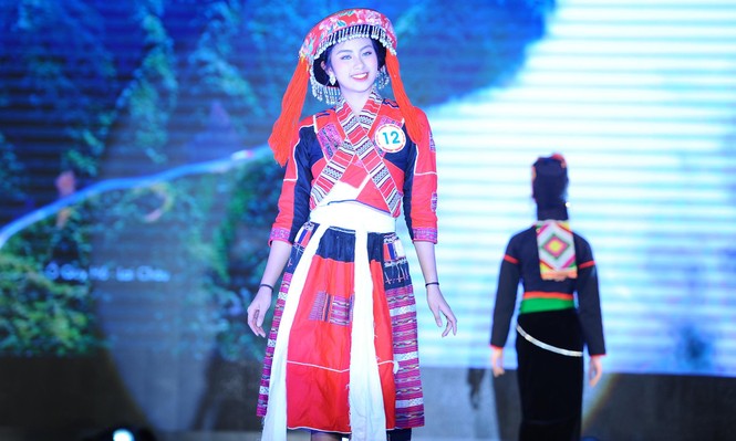 Ngắm thiếu nữ Lào Cai khoe sắc với trang phục dân tộc - ảnh 4