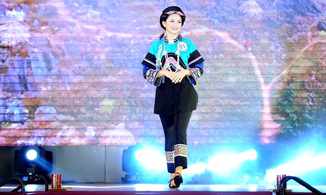 Ngắm thiếu nữ Lào Cai khoe sắc với trang phục dân tộc - ảnh 1