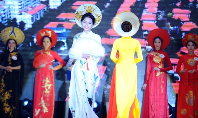Ngắm thiếu nữ Lào Cai khoe sắc với trang phục dân tộc - ảnh 16