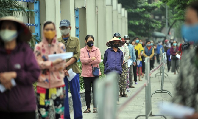 Cây ATM gạo nhận diện gương mặt ở Hà Nội giúp người nghèo trong dịch - ảnh 4
