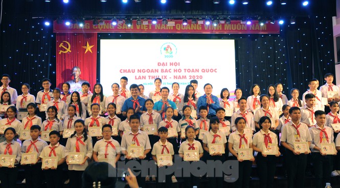 Đại biểu Đại hội Cháu ngoan Bác Hồ toàn quốc san sẻ yêu thương vì miền Trung - ảnh 1